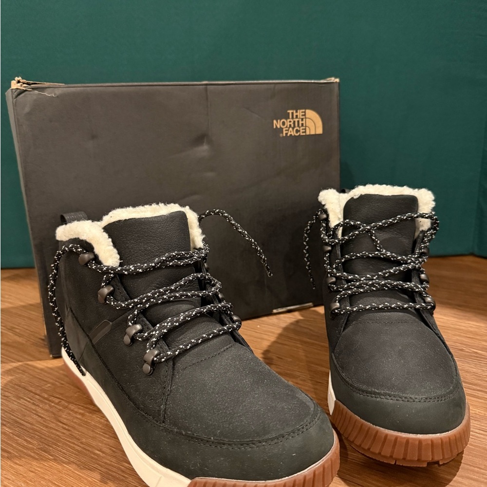 The North Face Women's Cream Lined Footwear